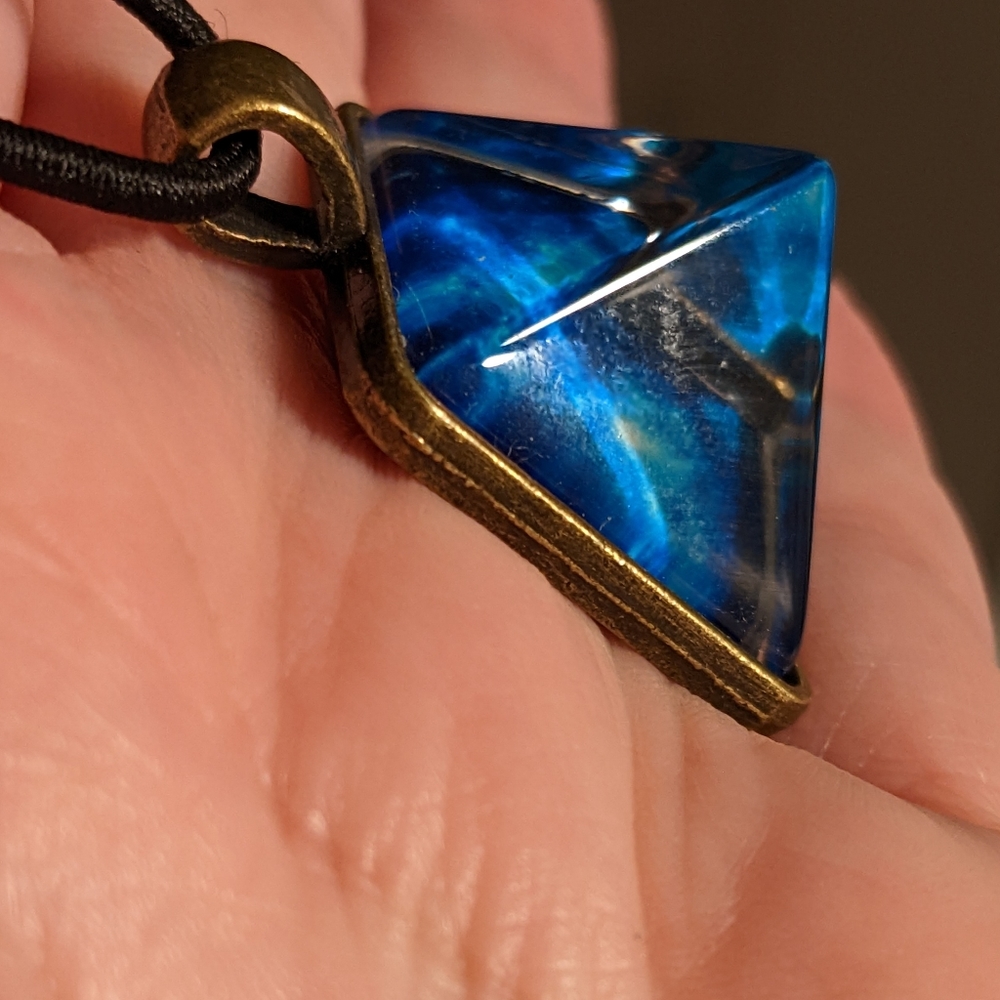❤️ Blue Pyramid Necklace - Picture 4 of 4